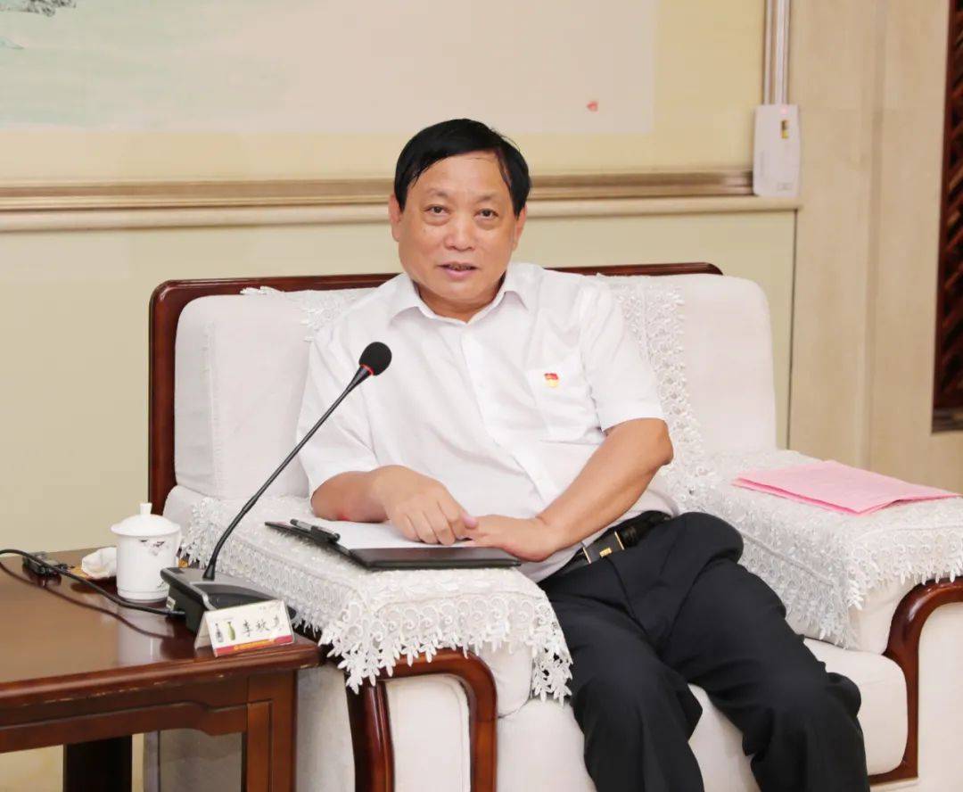 王维平一行在汾酒公司调研6月8日,民盟山西省委会主委王维平一行来我