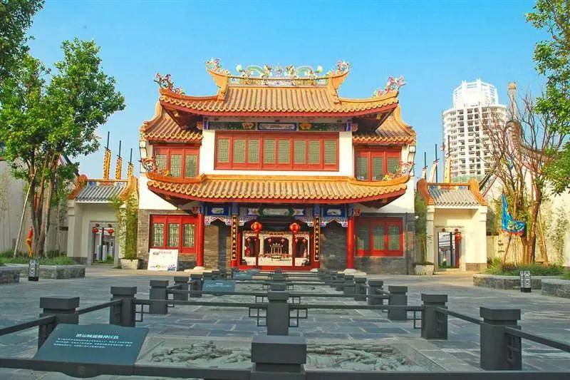 游览天后宫岭南民俗文化商业街天后宫是祭拜"海上女神"天后圣母妈祖的