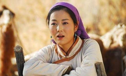 因颜值被抢戏,为拍戏堕胎,大方承认整容,今与丈夫儿女双全幸福