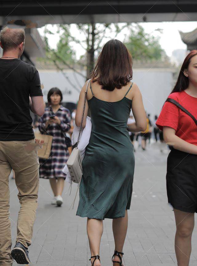 女生肩膀宽是什么身材 3a4dc43543bf4732a92a9f4b9e6611bc.jpeg