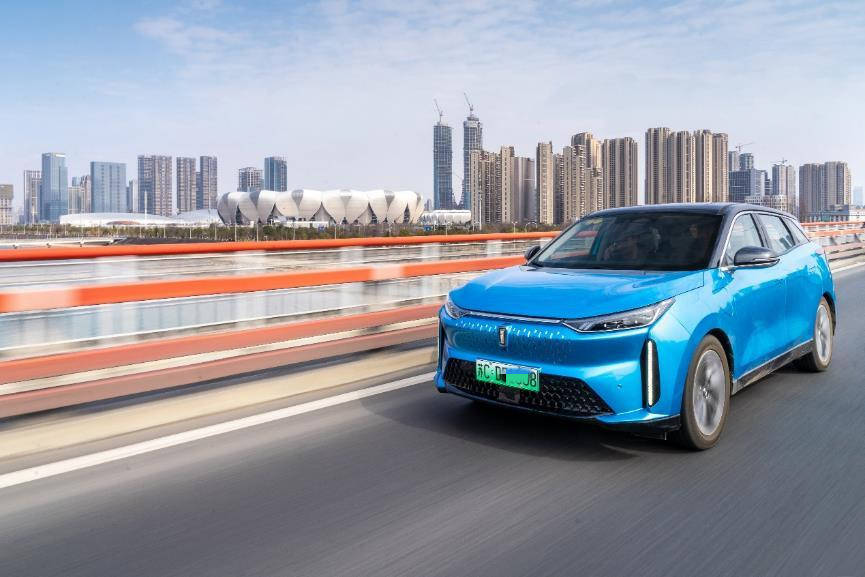 一城e彩一汽奔腾e01超长评测