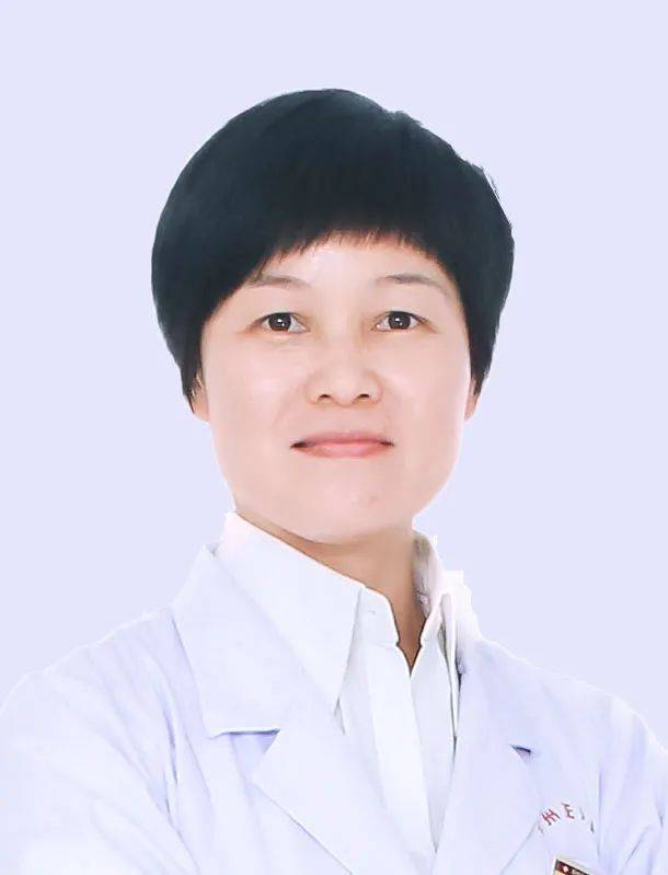 多次一起参与急救奋战的 郑巧娜医生感叹道"看着一个个出生就与父母