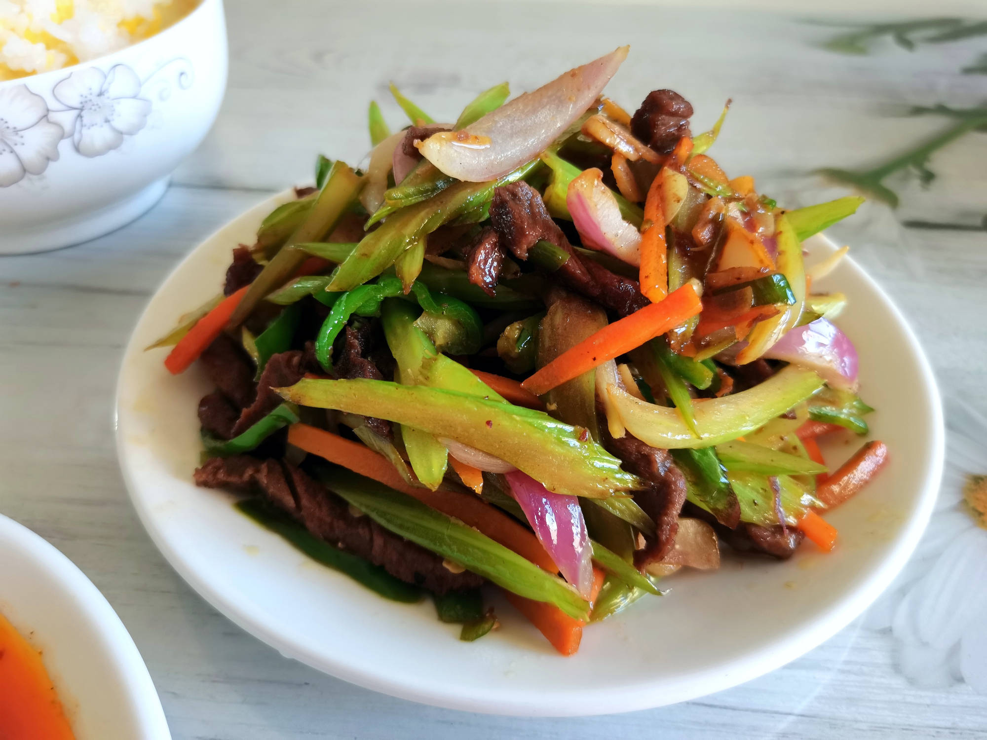 芹菜炒红萝卜炒牛肉 6499b3dd75274f1a8dbdee1ec94948a9.jpeg