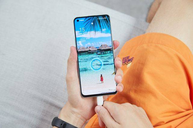 手机|外观天赋点满了？OPPO Reno6亮点全解读，2799到底值不值