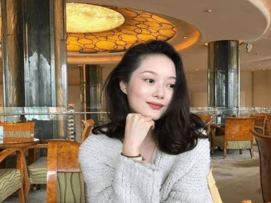 原创从土味大脸妹跻身京圈名媛和刘雯范冰冰同框晚晚上位路不简单