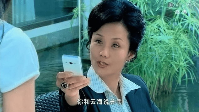 中家里能承包得起鱼塘的沈含枫,也就是慕容云海的妈妈,当年《一起来看