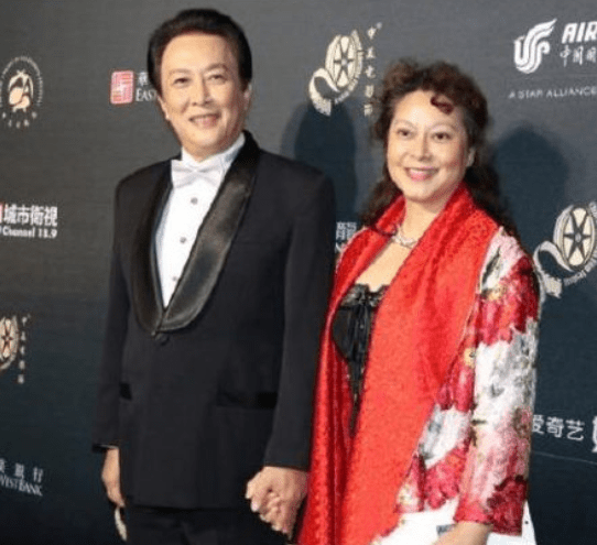 唐国强55岁混血妻子近照曝光,结婚26年超恩爱