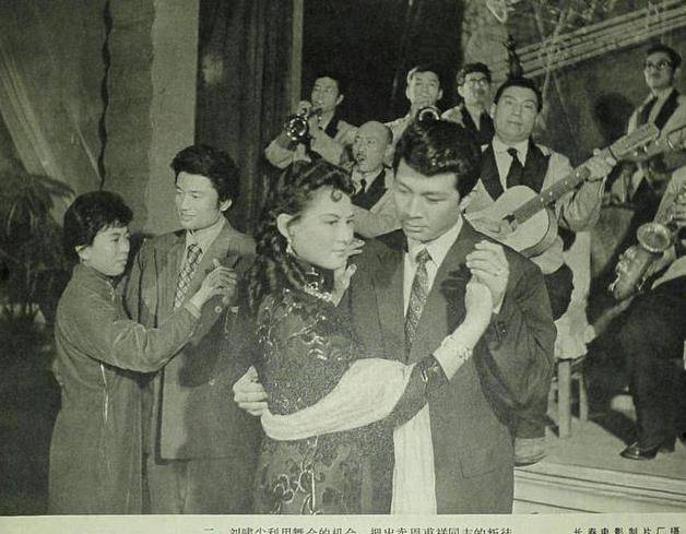 原创保密局的枪声男主角陈少泽创下票房神话与妻子恩爱48年