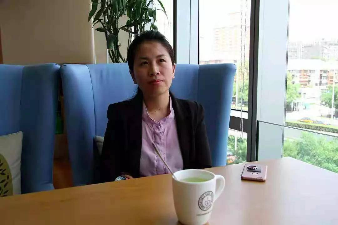 虽然谈起远在北京收入甚至并不如他的林佳燕,钟生明仍然觉得"还是多读