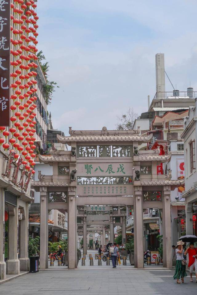 原创牌坊街中国最奇特的步行街一条街上全是牌坊