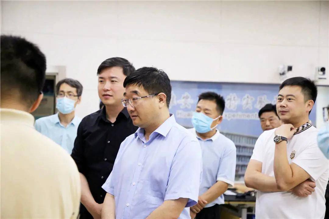 课程|河南郑州航空港实验区和郑州人工智能研究院领导到贝思特实验学校指导