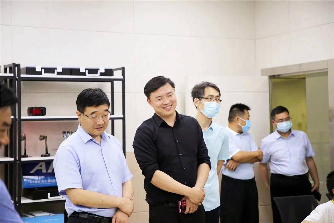 课程|河南郑州航空港实验区和郑州人工智能研究院领导到贝思特实验学校指导
