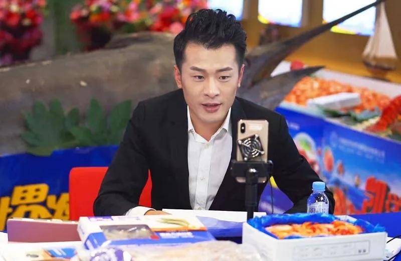 辛巴因卖假燕窝鞠躬道歉仍被公开调查卖惨无用正义永不缺席