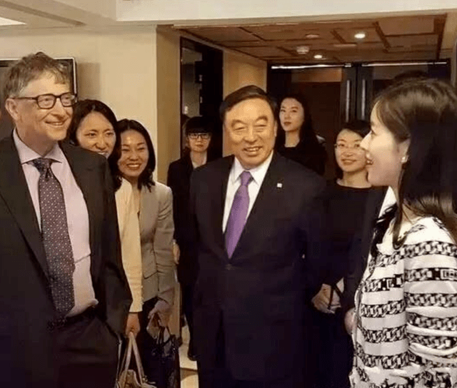 从毕业到身价580亿女富豪,她才用了6年!