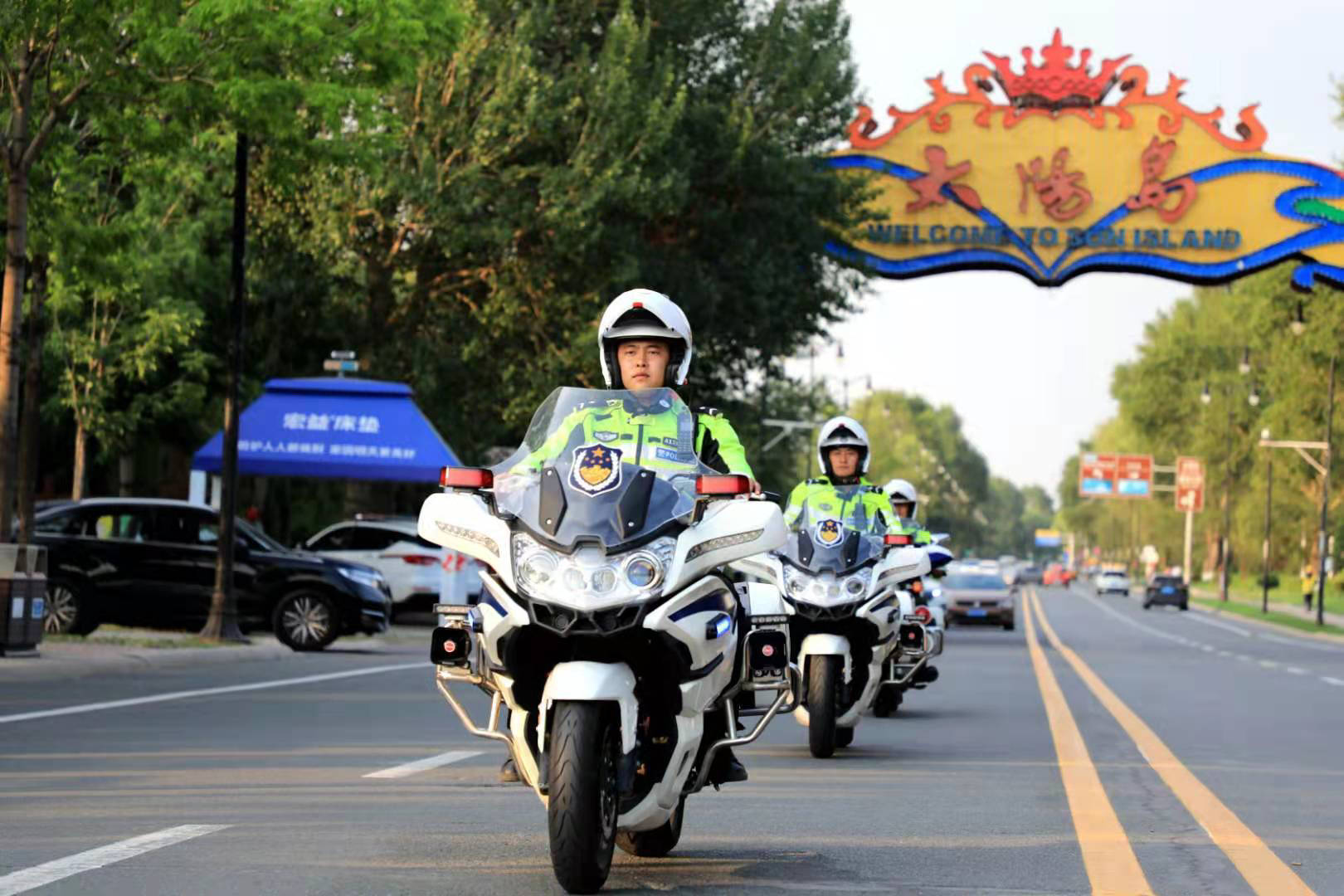 端午佳节,哈尔滨交警全员上岗维秩序,重疏解,强服务,护平安,昼夜坚守