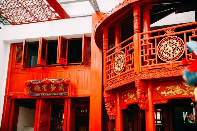 江南乌镇有一座喜庆堂免费开放很多游客来这里打卡拍照