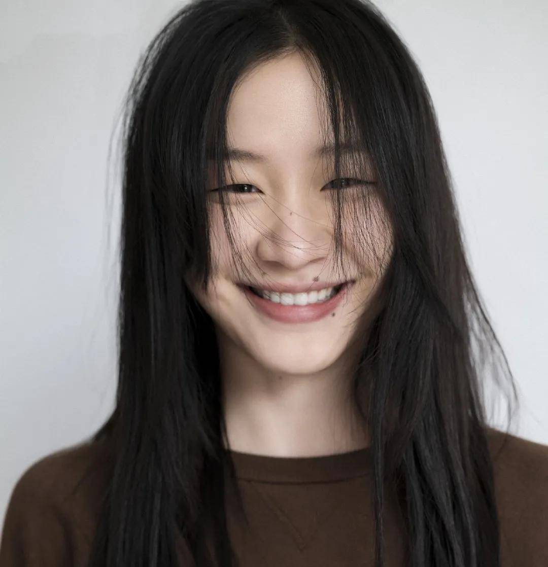 被李佳琦偏爱,被称作"贾玲接班人"的金靖:我长得不漂亮,但我活得很