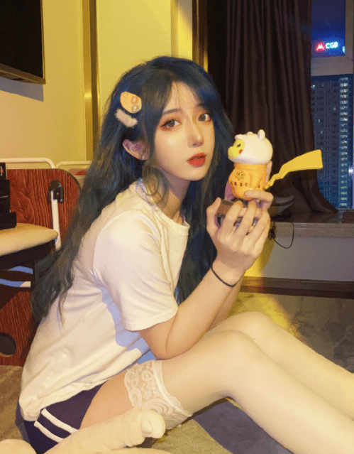 原创和平精英呆妹儿联合二台小袁狂揽百万流水人气稳居前三