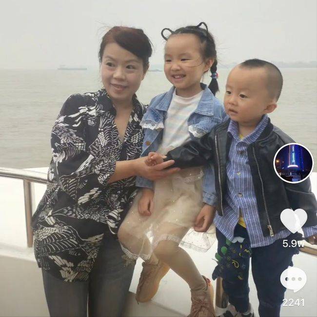 错换人生28年的姚策养母:每月工资38元还债2万6,她卖货补贴婆婆_许敏