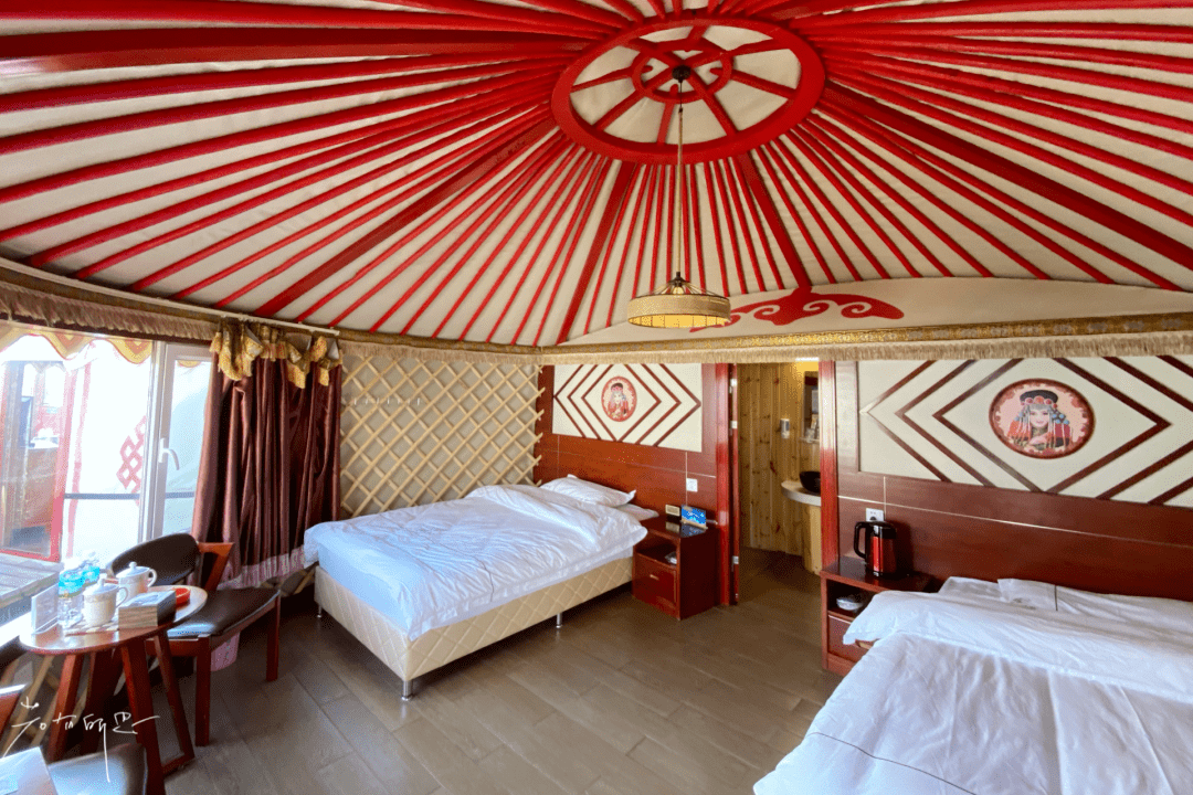 记忆最深刻的是"成吉思汗诈马宴",每个人都要换上蒙古族服装,很有入戏