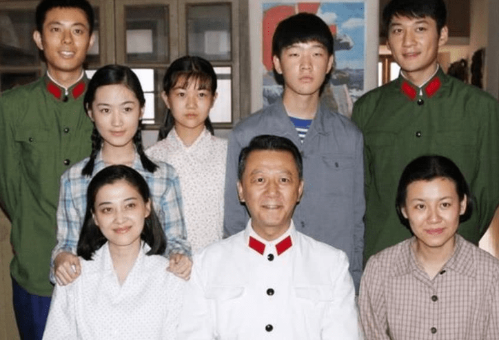 父母爱情演员名单表 a4f3588dca1941a89dfb99f10fcb0a2f.png