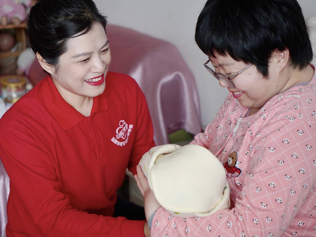 "让万元育婴师擦个玻璃" 有错吗?_工作