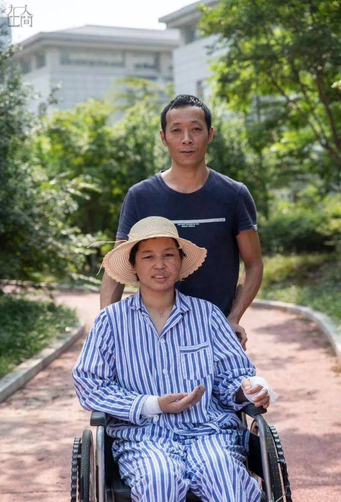 原创响水特大爆炸的幸存者27岁漂亮妈妈面目全非被丈夫冒死救出