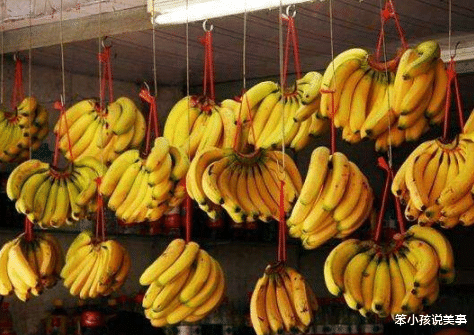 为什么要把香蕉挂起来
