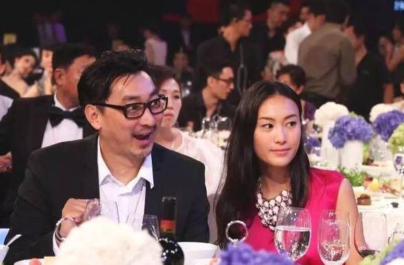 他就是大秦舒培20多岁的赵磊,彼时的赵磊是华谊兄弟时尚总经理,手握40