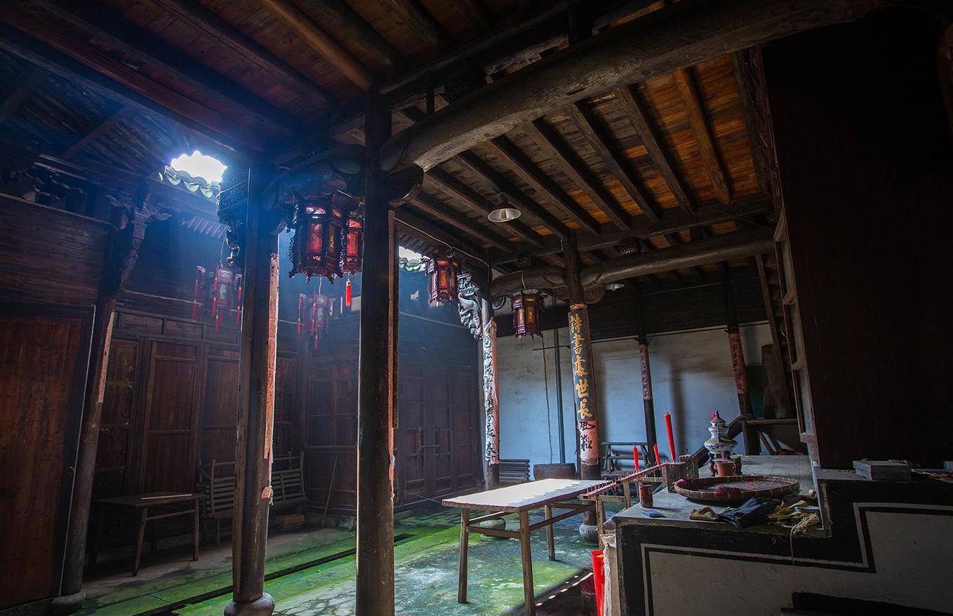 村民居住在千年古村, 诠释着落叶归根之意