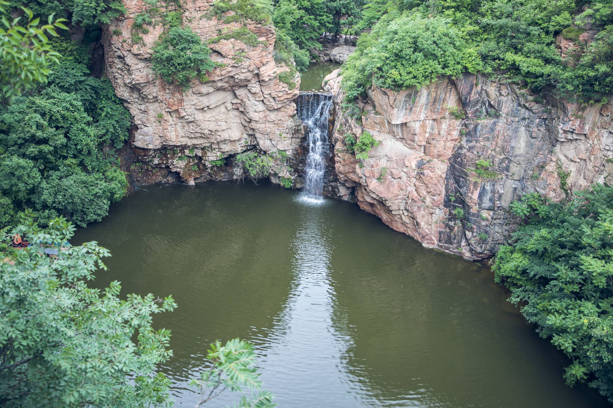 统称为伏羲山风景区,主要由伏羲大峡谷,伏羲山三泉湖景区和伏羲山