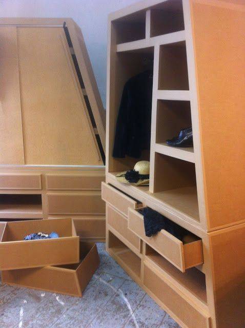 快递纸箱越积越多,聪明老爸变废为宝,不花一分钱就白得个大衣柜!