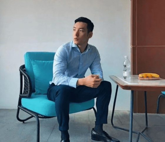 厦大男教授走红,外貌形象酷似明星张亮,再也不担心学生逃课了_大学