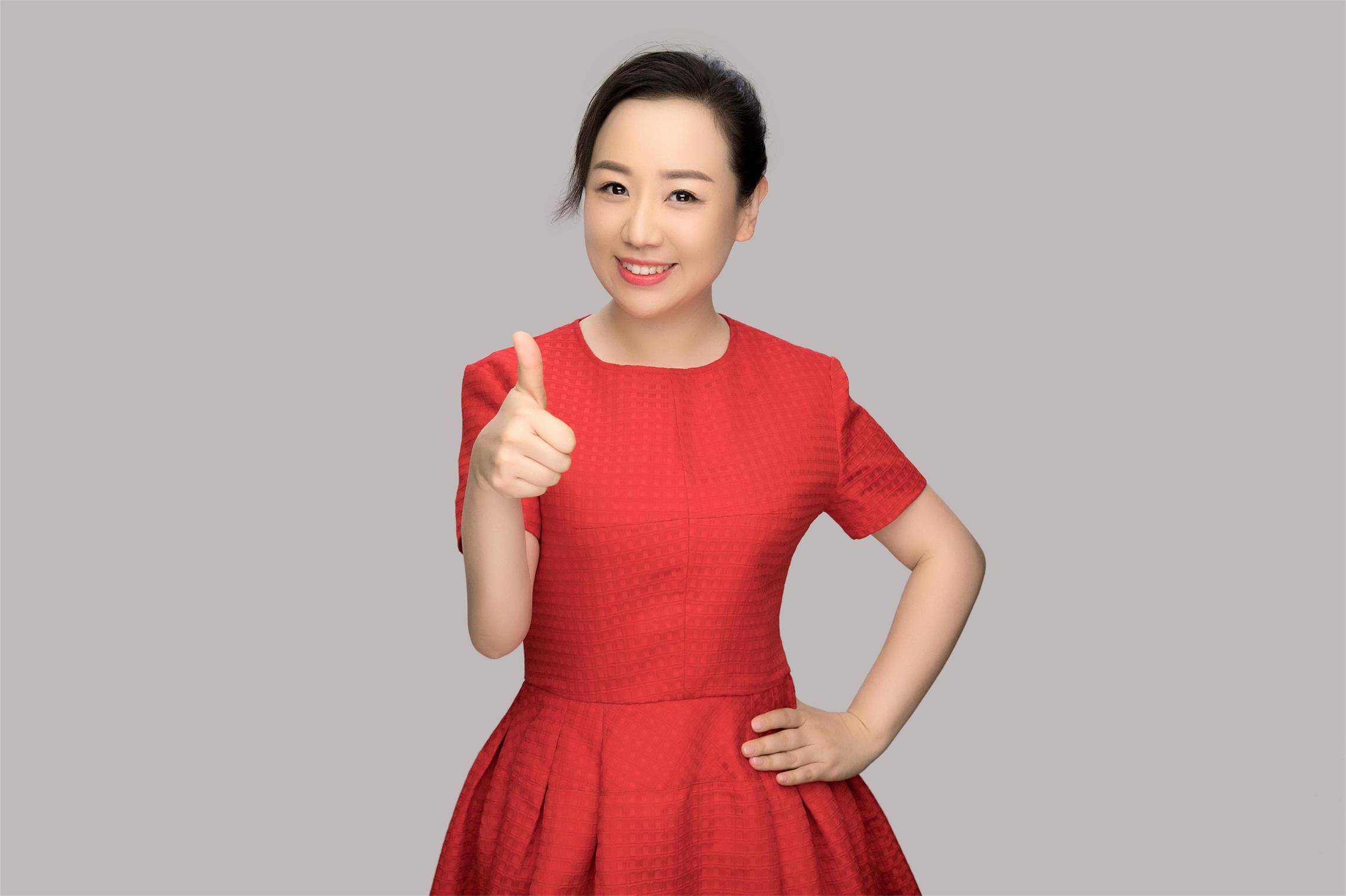 关凌的生活也很幸福.婚后,生了两个孩子,一个儿子和一个女儿.