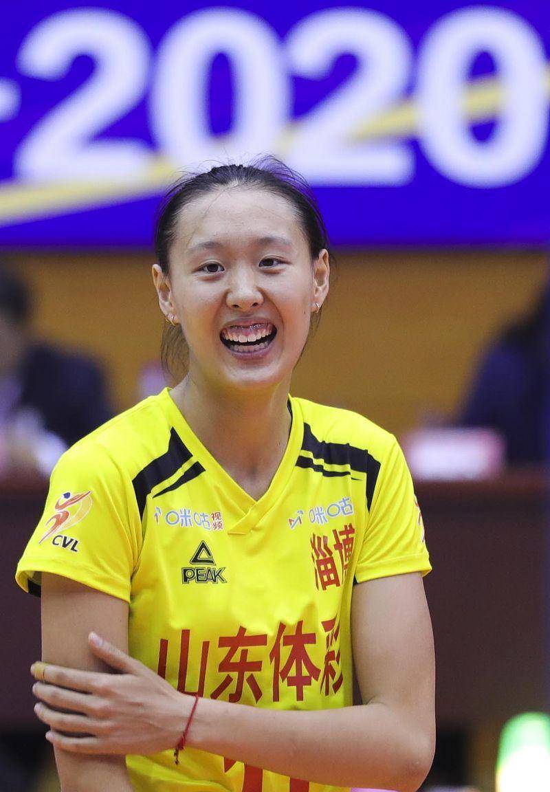 王媛媛杨涵玉竞争女排第三副攻,4点优势或助她突破重围接班颜妮_中国