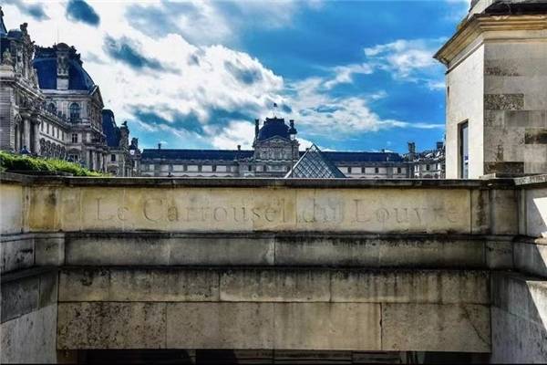 2021法国巴黎卢浮宫博物馆卡鲁塞尔展厅艺博会圆满举办