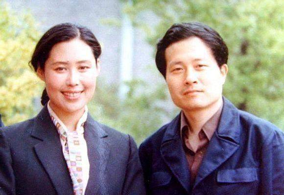 老戏骨斯琴高娃,结3次婚,遭家暴,儿子入狱,今70岁出入靠轮椅_孙天相