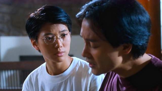 1993年,她凭借爱情片《新不了情》,直接获得香港电影金像奖最佳女主角