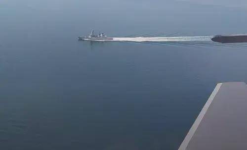 俄海军武力驱离英舰，让其露出纸老虎本质，俄军应对有力值得借鉴