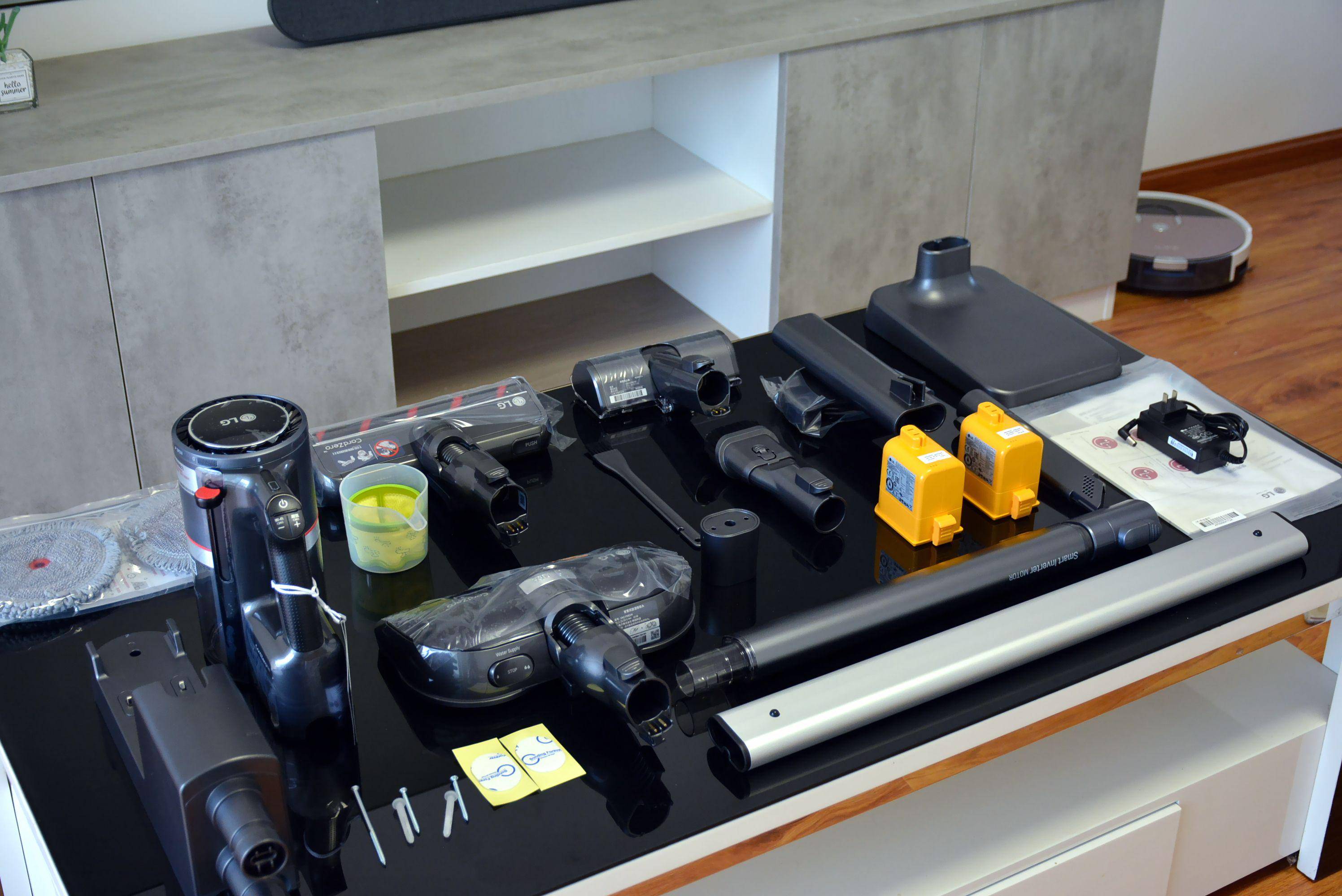 lg a9k max吸尘器开箱:搭配多款吸头,还支持湿拖功能