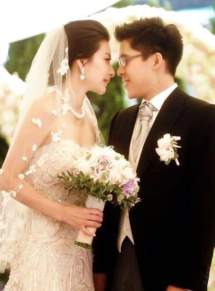 原创跳水皇后郭晶晶怀4胎结婚8年生3子穿地摊货却豪捐7000万