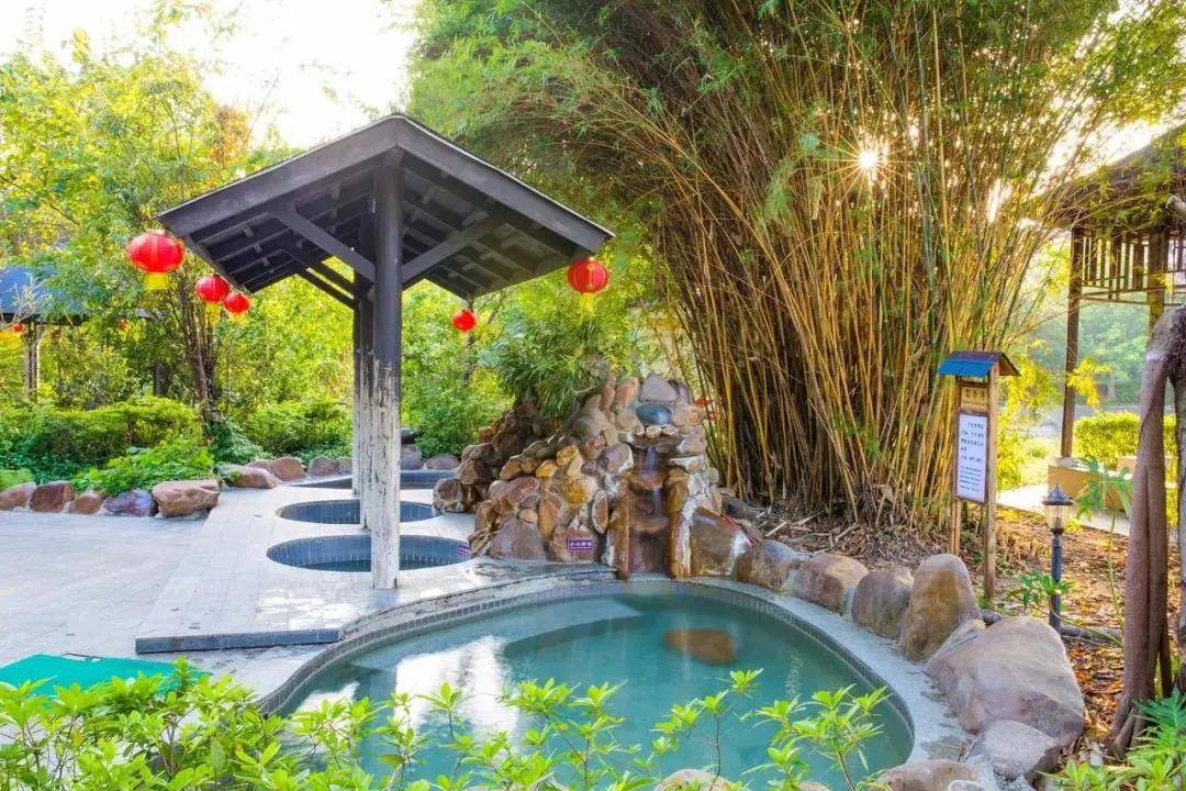 深圳团建一路向东去南昆山玩温泉水上世界和有20处落差的漂流