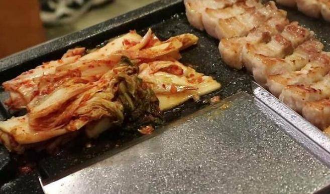怎么样煎五花肉不崩油 bbeec5b9ecf84e779e74b806859de863.jpeg