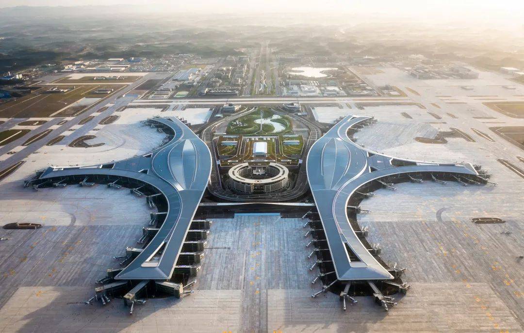 成都天府国际机场正式启用神鸟之翼成中国第二大机场