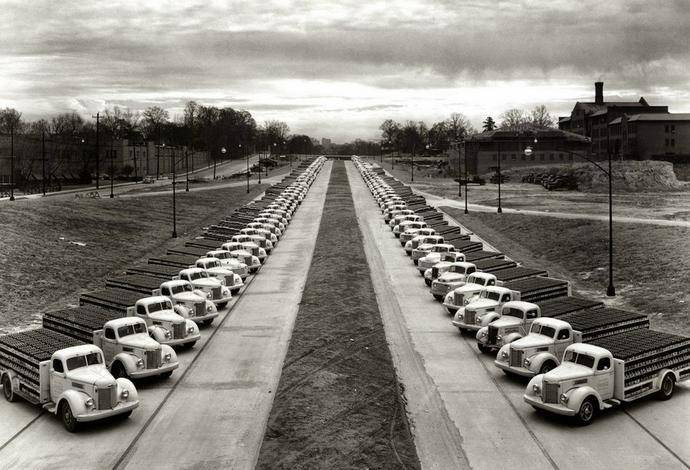 老照片 美国运送可口可乐的专车