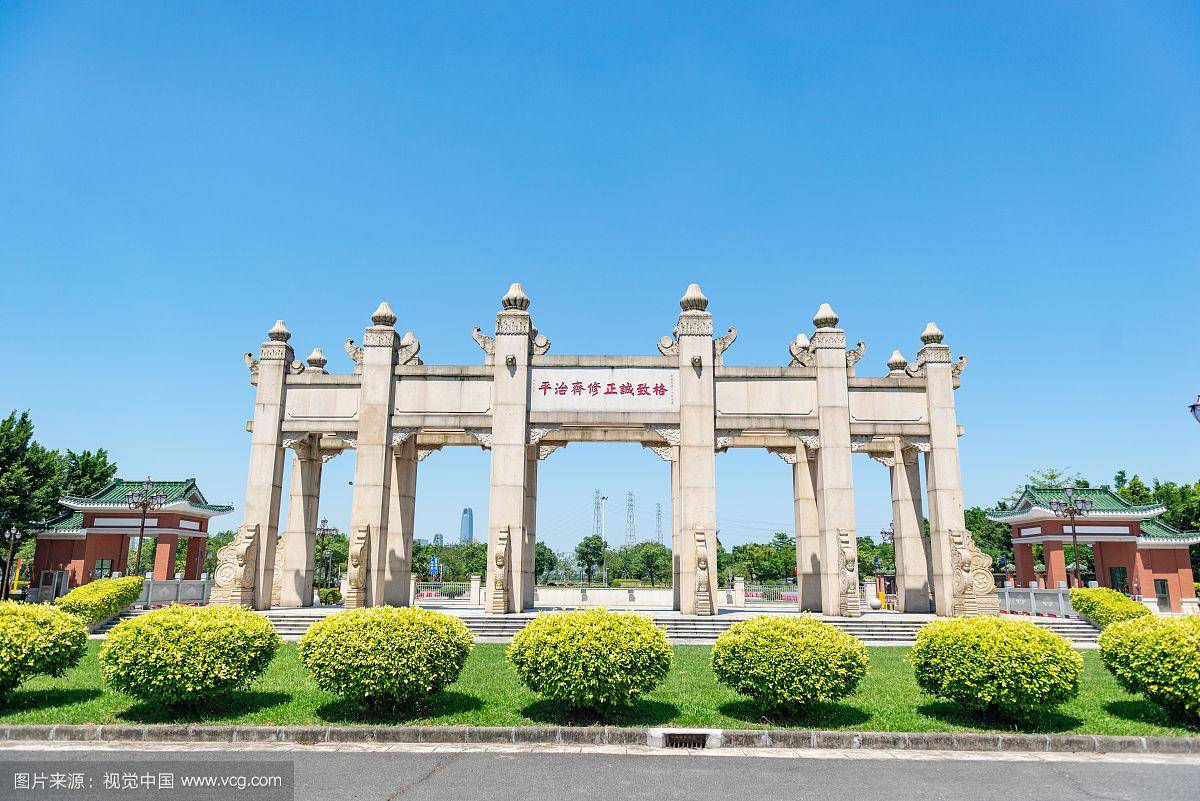 中山大学在80年代,北大,清华,复旦,南开为大学四强,现在南开实力不比