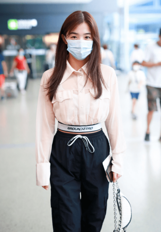 慵懒感上衣白色收腰 b1e94638e08b44dfa288a7ad6e1d1bcb.png