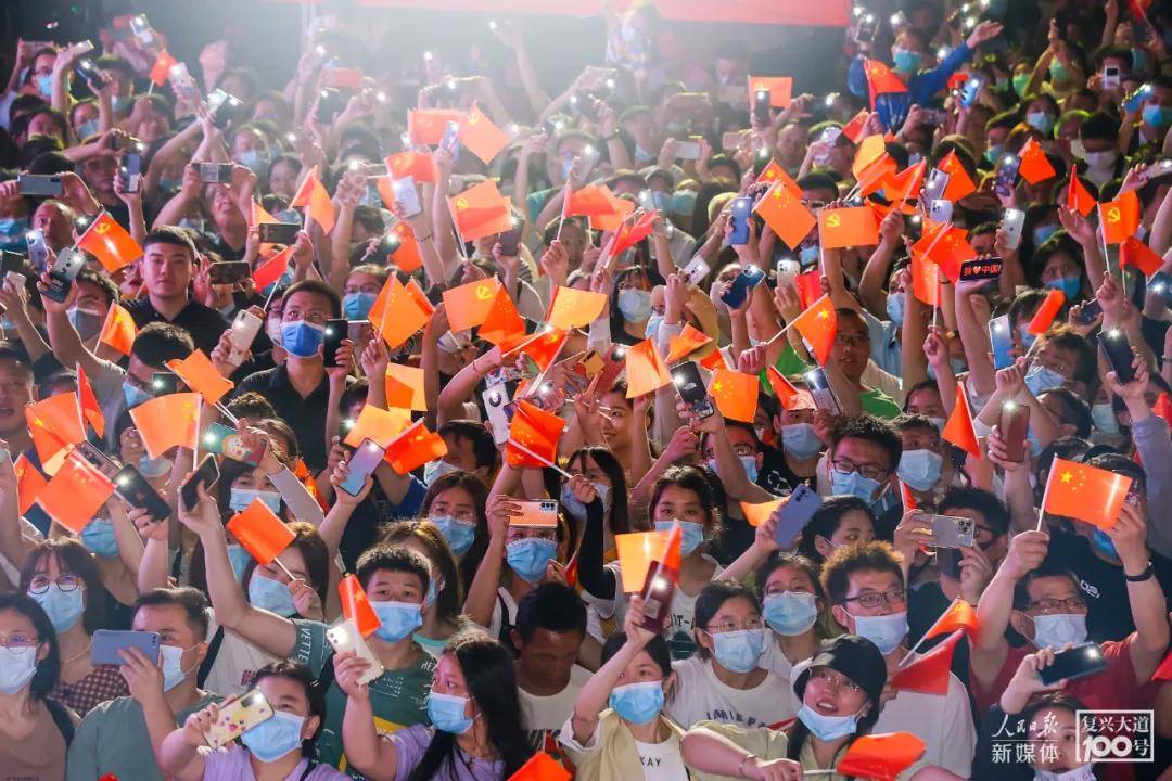 复兴大道100号岁月如歌演唱会燃爆登场