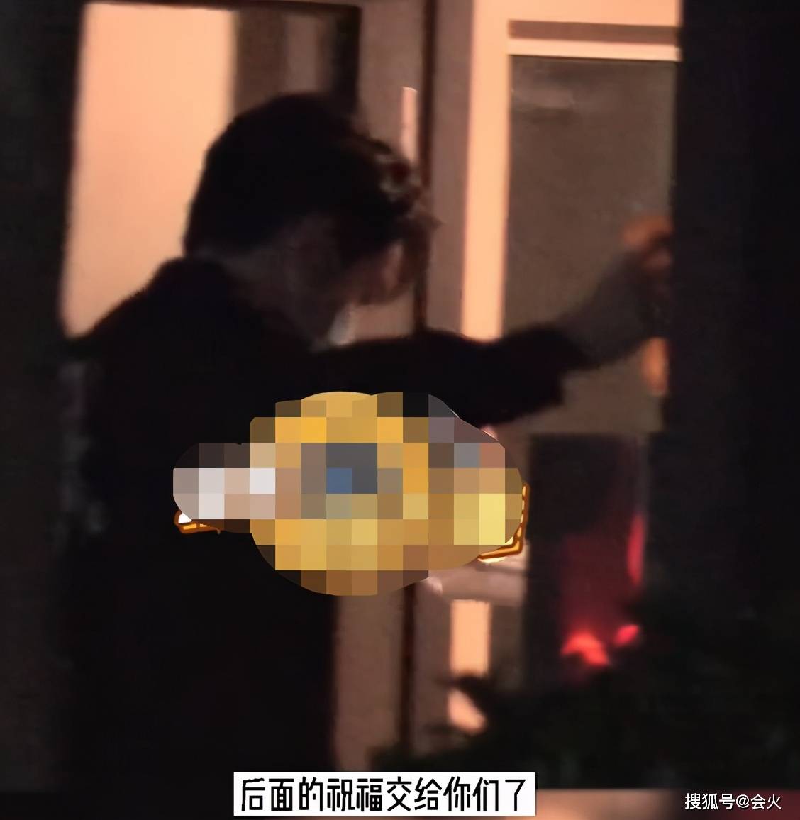 林允颜人中疑似同居被拍!女方素颜现身皮肤蜡黄