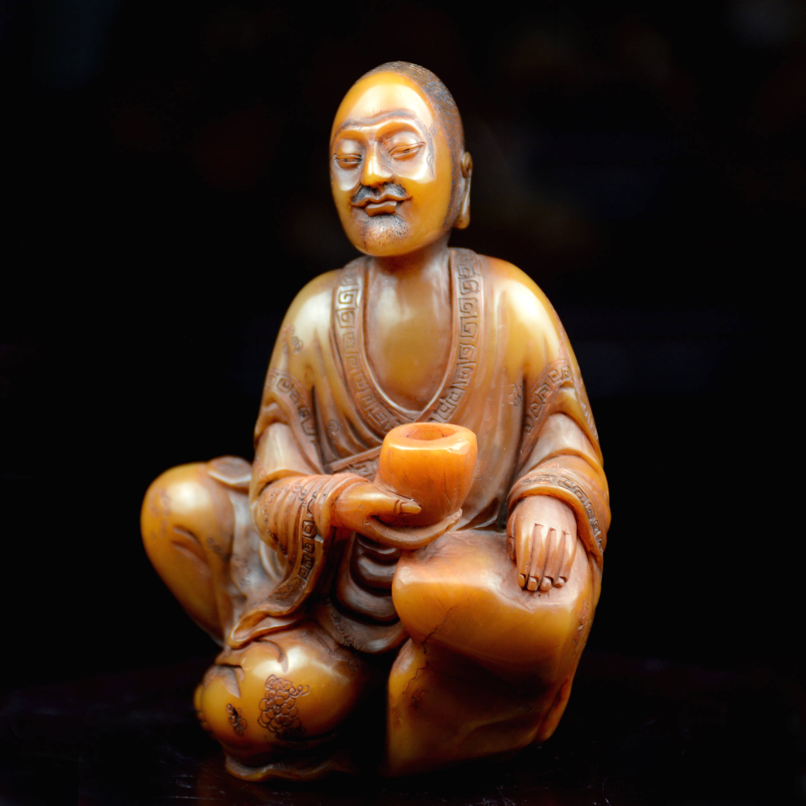 寿山石收藏家黄坚全球首次展出清代早期寿山石雕作品《十八罗汉》_手机 